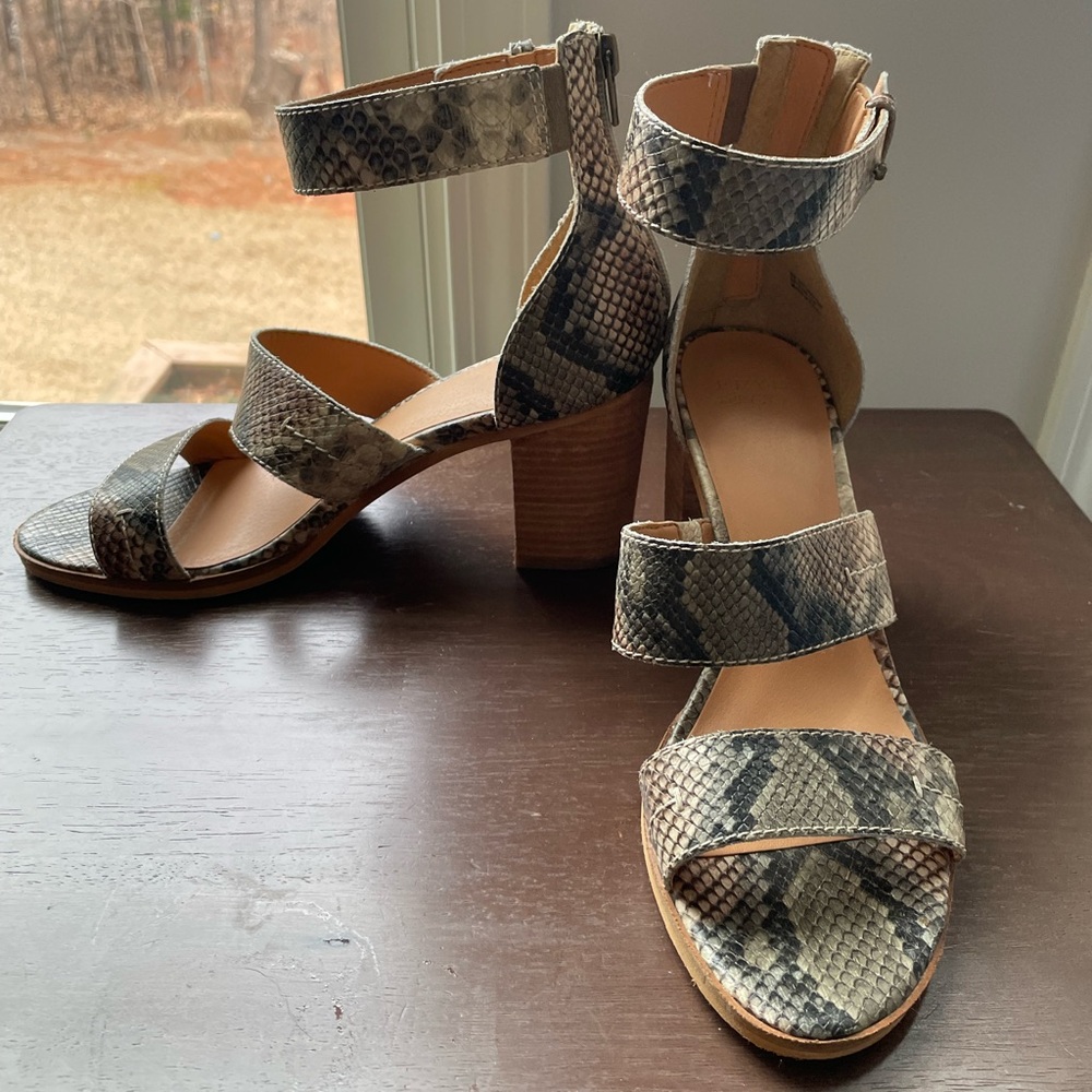 Frye and Co. Women’s Bryn Stitch Sandal Heeled Snake Print SZ 9 3”heel